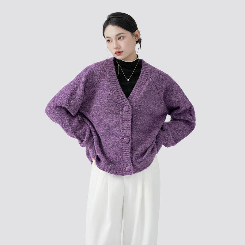 L'attrait intemporel du cardigan violet romantique: une fusion d'élégance, d'émotion et de style moderne