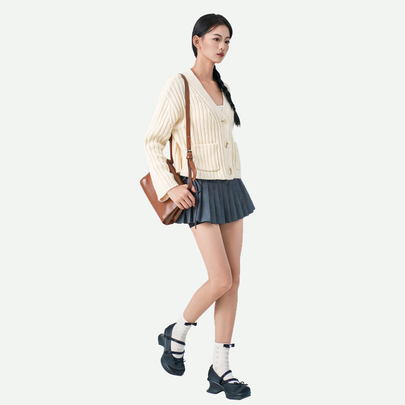 Comment plier correctement les pulls tricotés et quand il est acceptable de les suspendre sans causer de dommages
