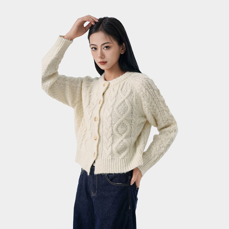 Comment les cardigans tricotés peuvent-ils compléter différentes tenues ou morphologies ?